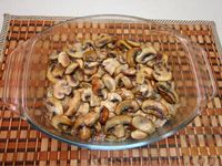 Запечённый язык с грибами под сливочно-ореховым соусом