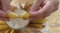 Запечённая картошка с горчицей и чесноком, со сметанным соусом